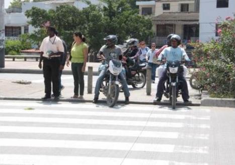 Tomado de: http://www.eluniversal.com.co/cartagena/local/cuidado-motos-en-las-cebras-86168