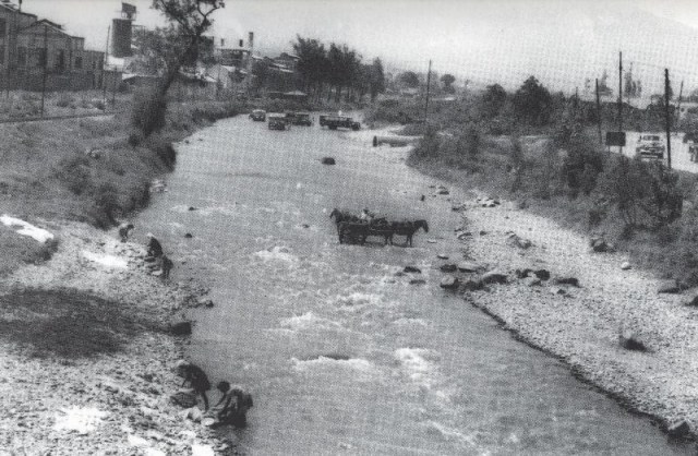 Río Medellín, circa 1936. Todavía se podía pescar ahí...